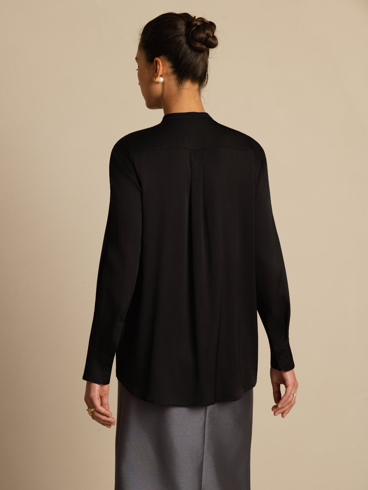 [Negro] SilkSilky-ES 19Momme Seda Manga larga Cuello Alto Blusa 002