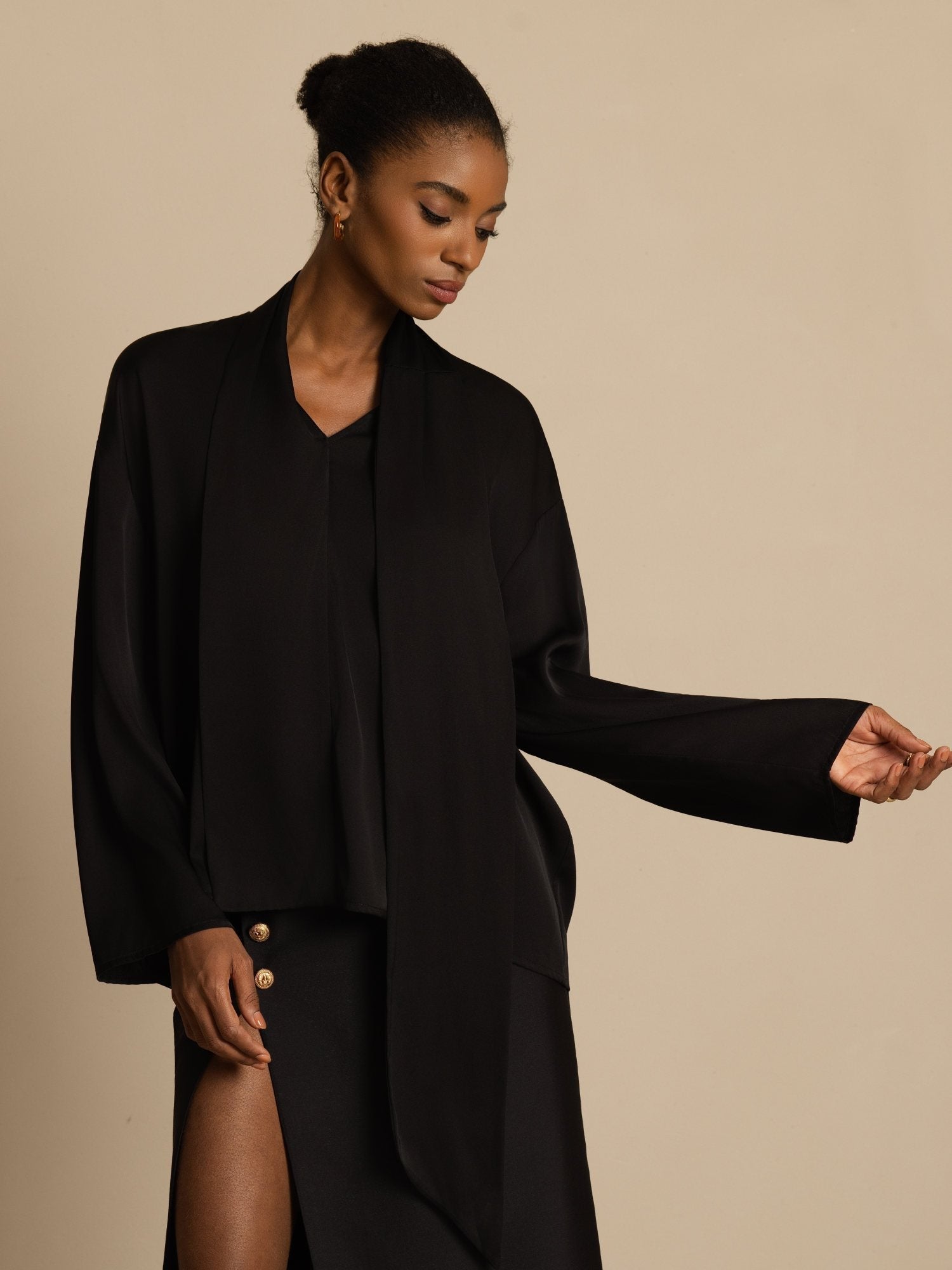 [Negro] SilkSilky-ES 19Momme Seda Manga larga Cuello en V Blusa 003