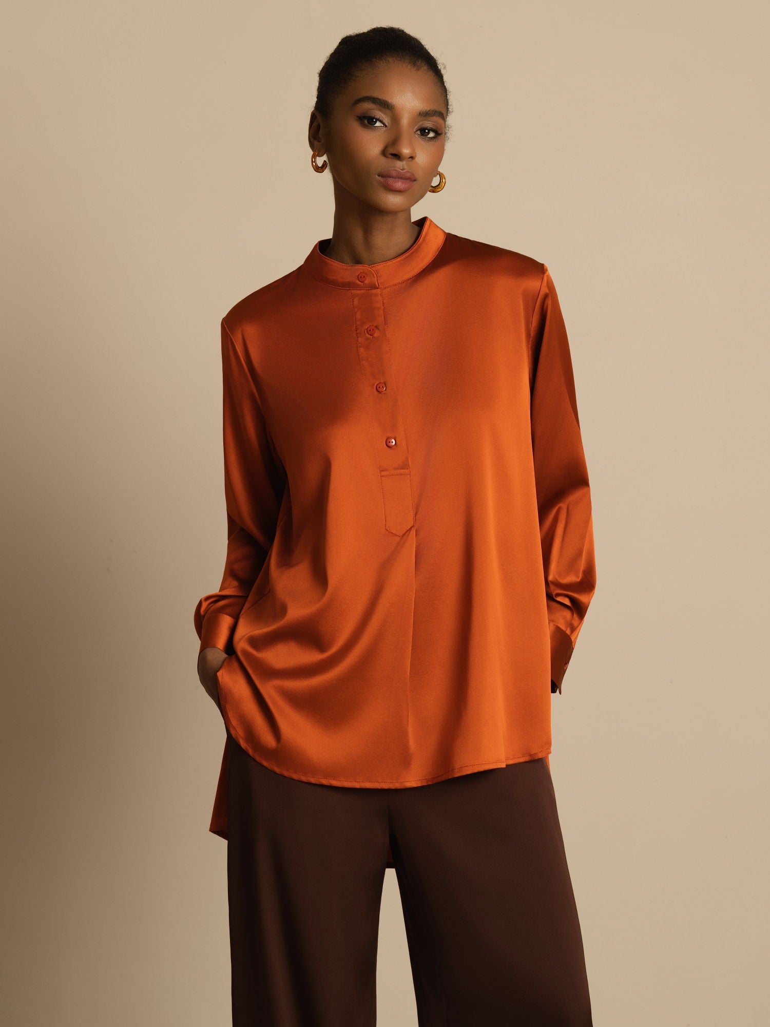 [Caramelo] SilkSilky-ES 19Momme Seda Manga larga Cuello Alto Blusa 001