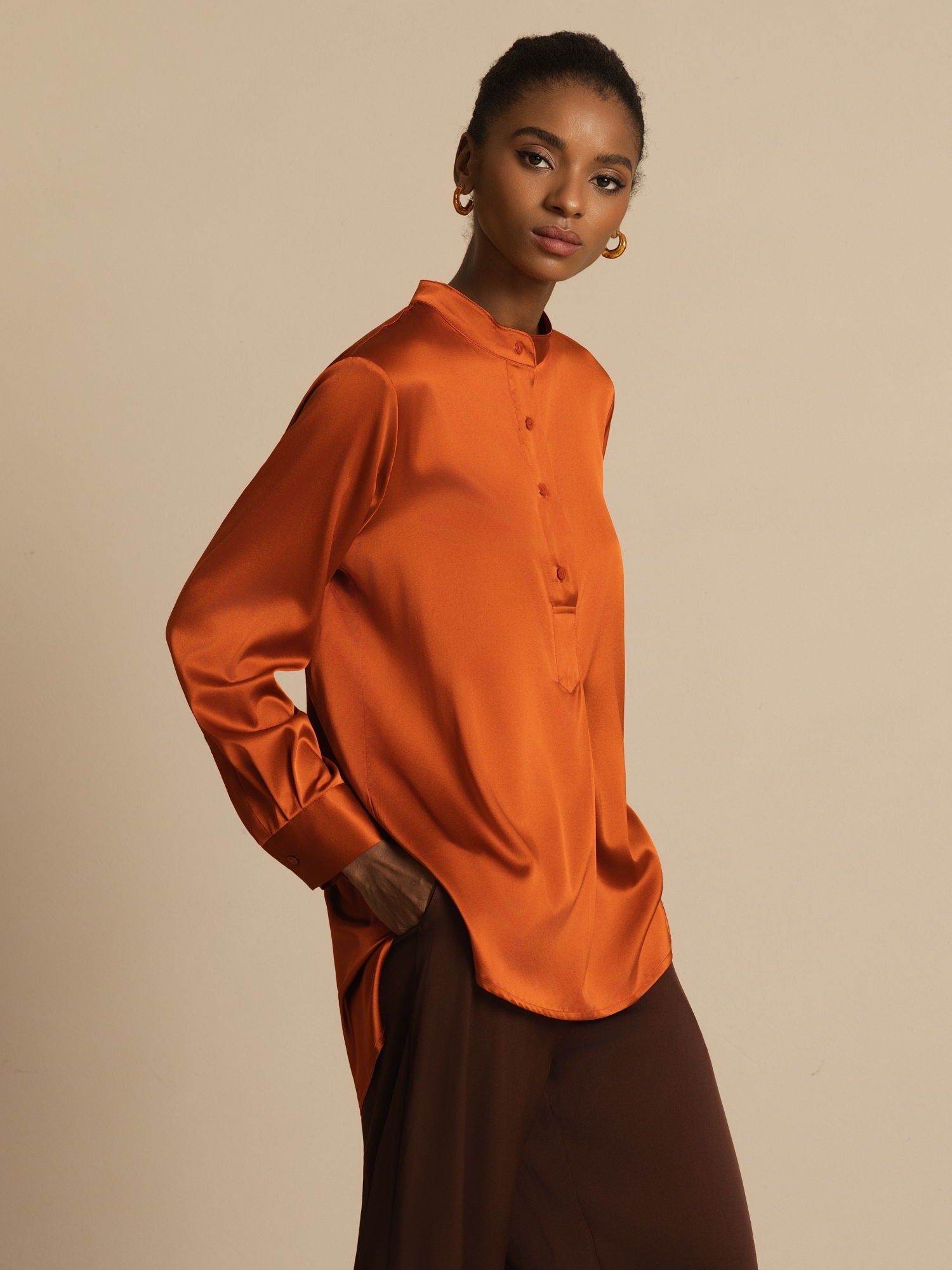 [Caramelo] SilkSilky-ES 19Momme Seda Manga larga Cuello Alto Blusa 003