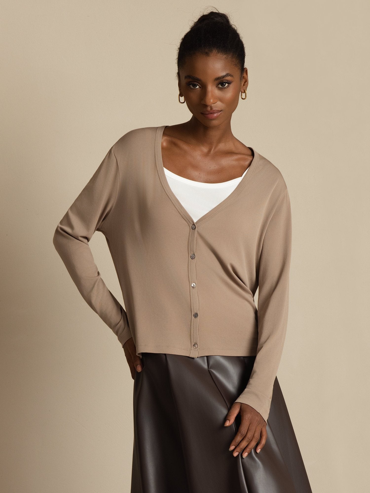 [MarrónClaro] SilkSilky-ES 19Momme Seda Manga larga Cuello en V Cárdigan Mujer 001