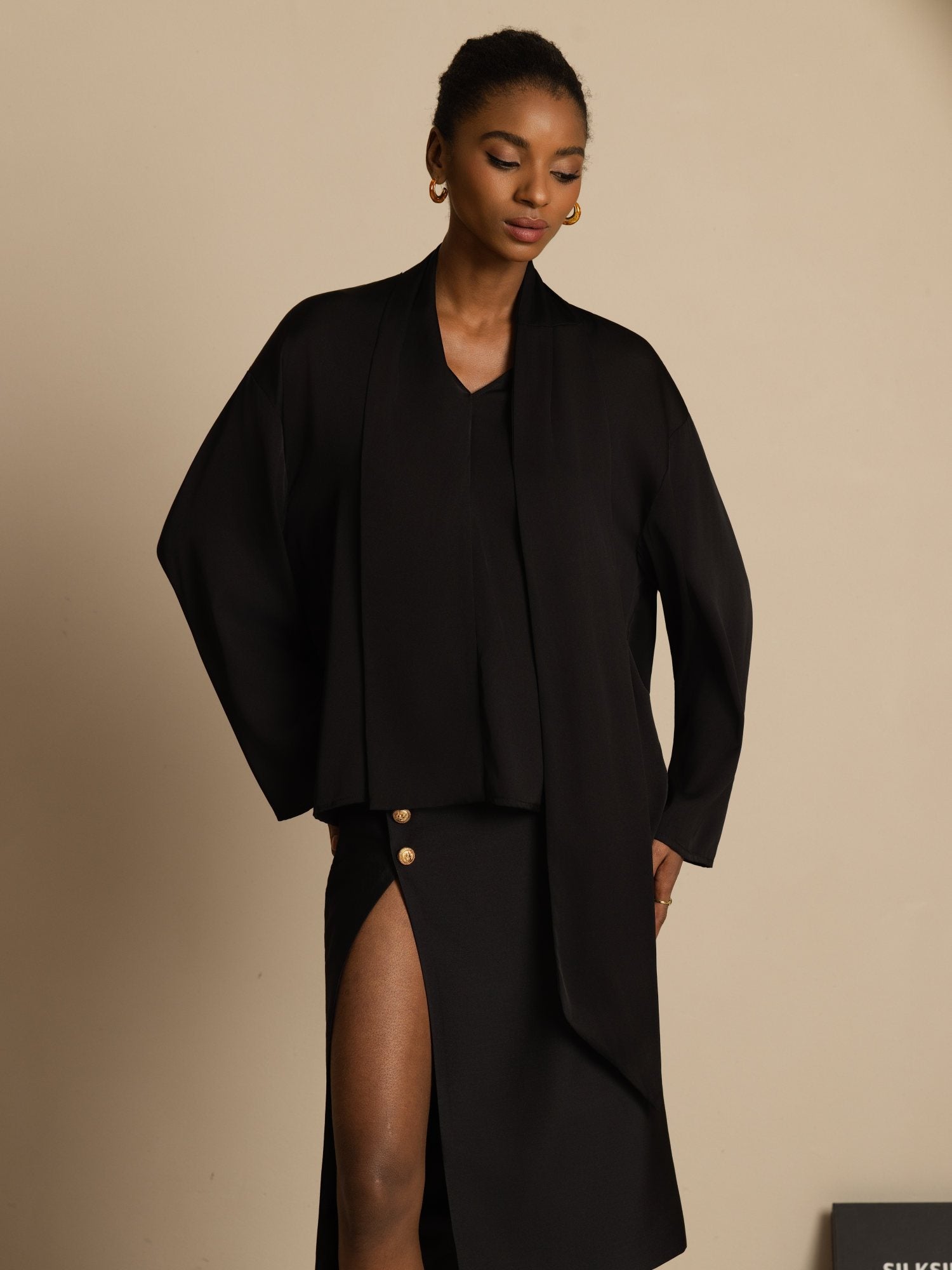 [Negro] SilkSilky-ES 19Momme Seda Manga larga Cuello en V Blusa 005