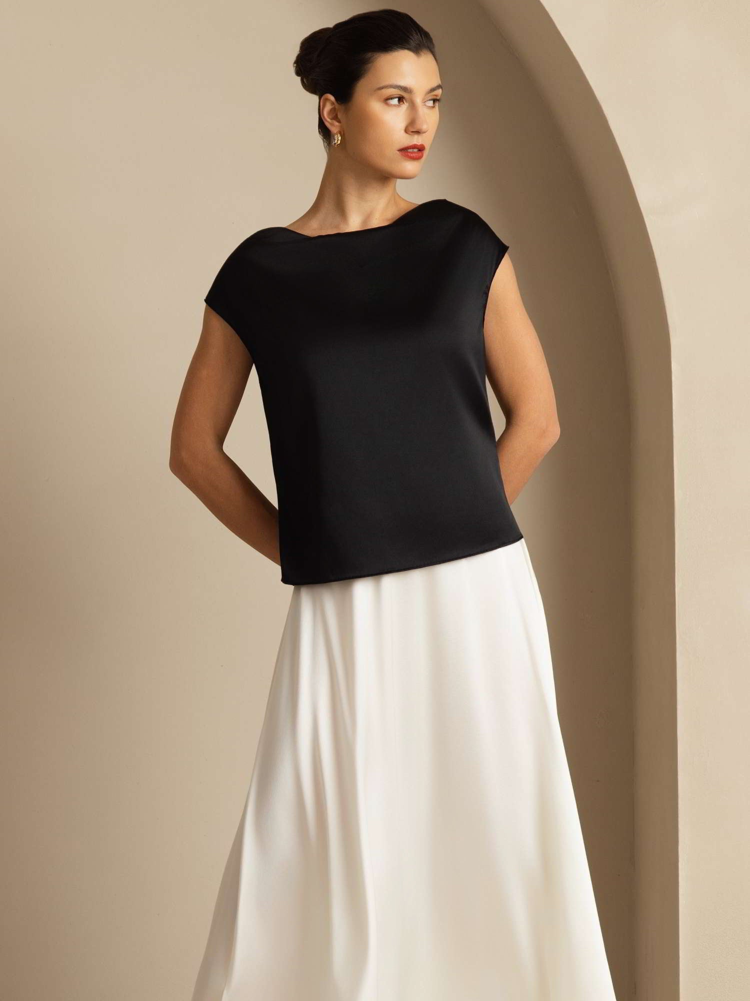 [Negro] SilkSilky-ES 19Momme Seda Sin mangas Womens T-Shirt 008