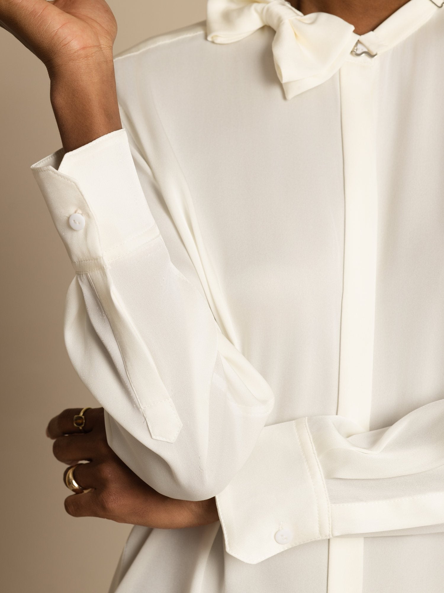 [Blanco] SilkSilky-ES 19Momme Seda Manga larga Cuello Alto Blusa 005