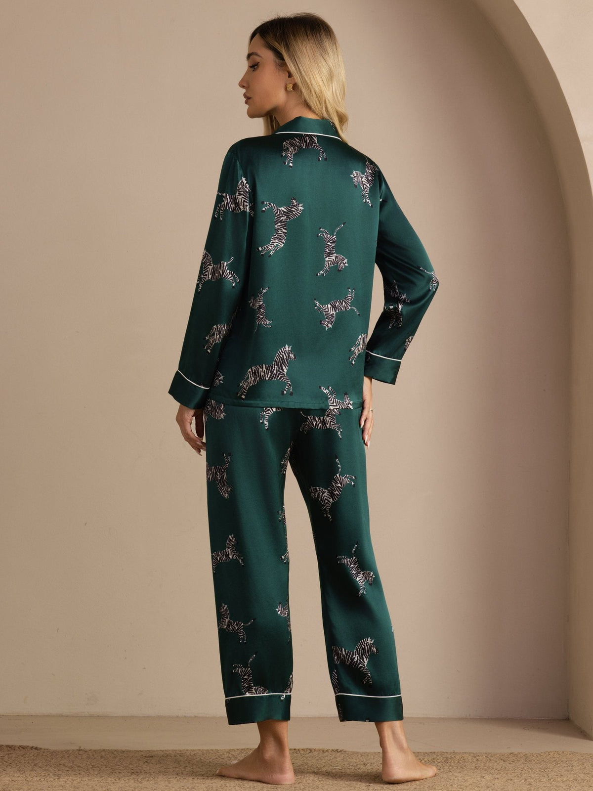 [Cebra Esmeralda] SilkSilky-ES Long Sleeve Lapel Collar Pijamas de mujer 002