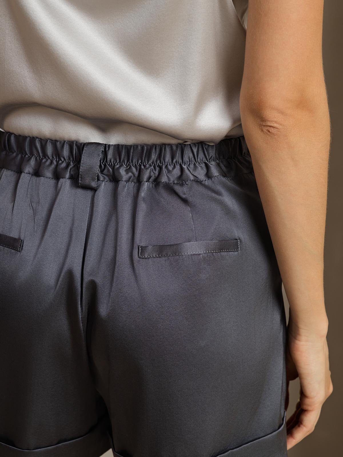 [Gris Oscuro] SilkSilky-ES 19Momme Seda Womens Shorts 005