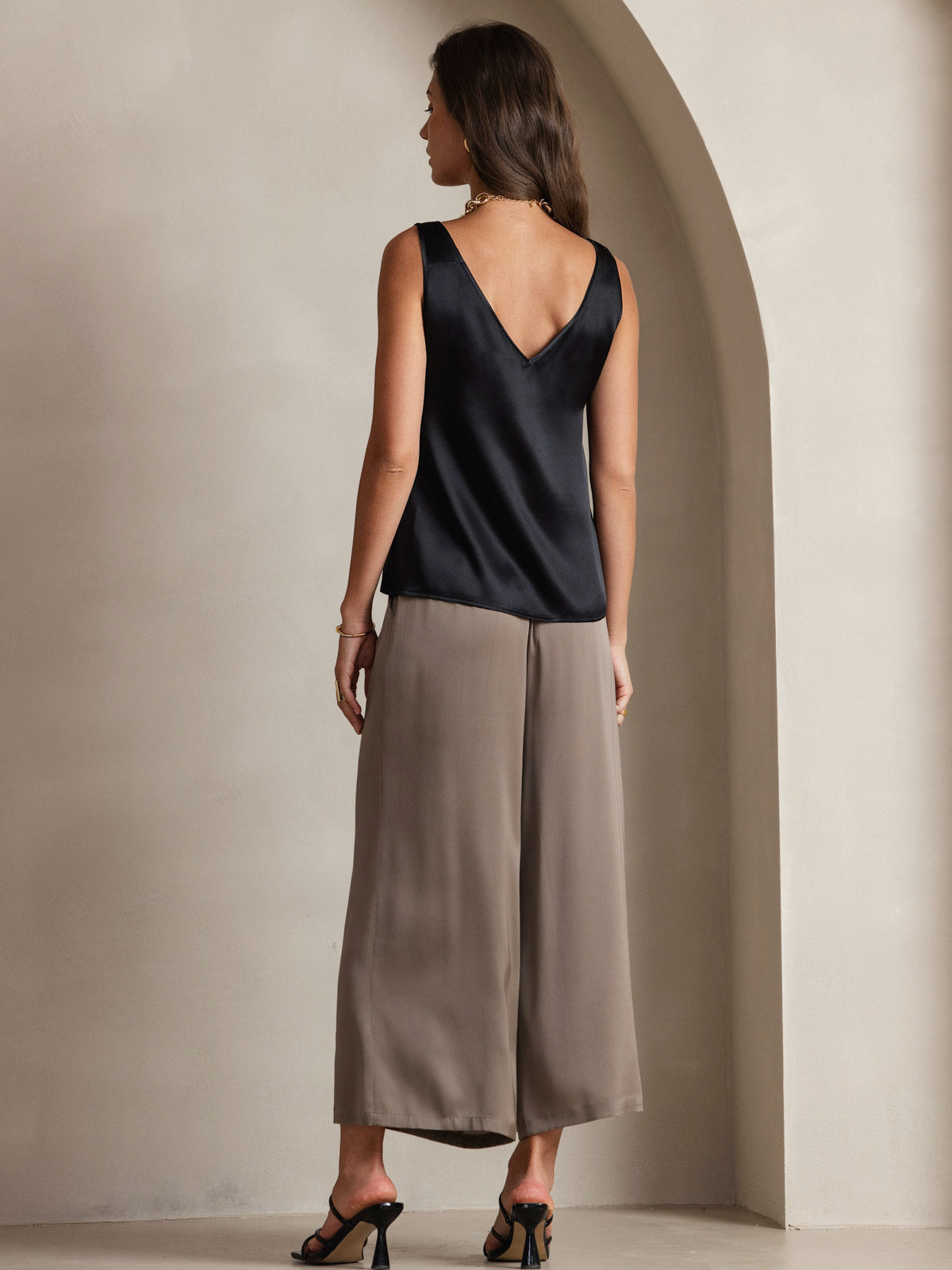 [Negro] SilkSilky-ES 19Momme Sin mangas Cuello en V Top de tirantes 002