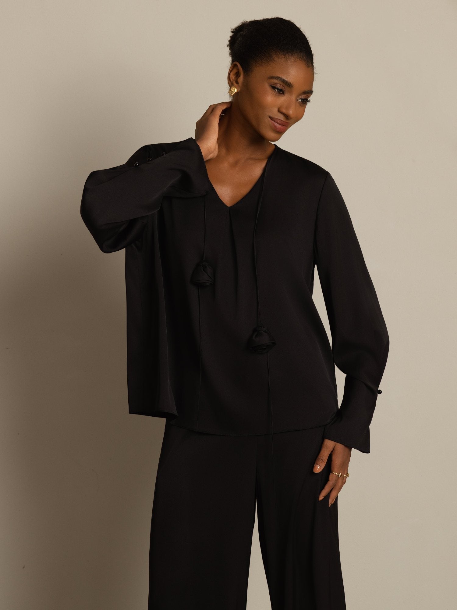 [Negro] SilkSilky-ES 19Momme Seda Manga larga Cuello en V Blusa 004