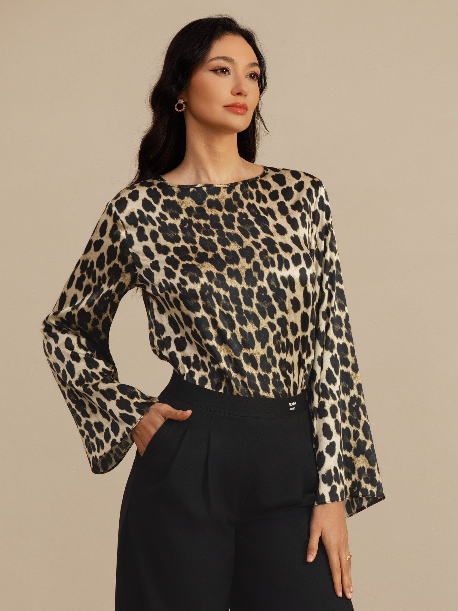 [Leopardo] SilkSilky-ES 19Momme Manga larga Cuello Barco Blusa 001