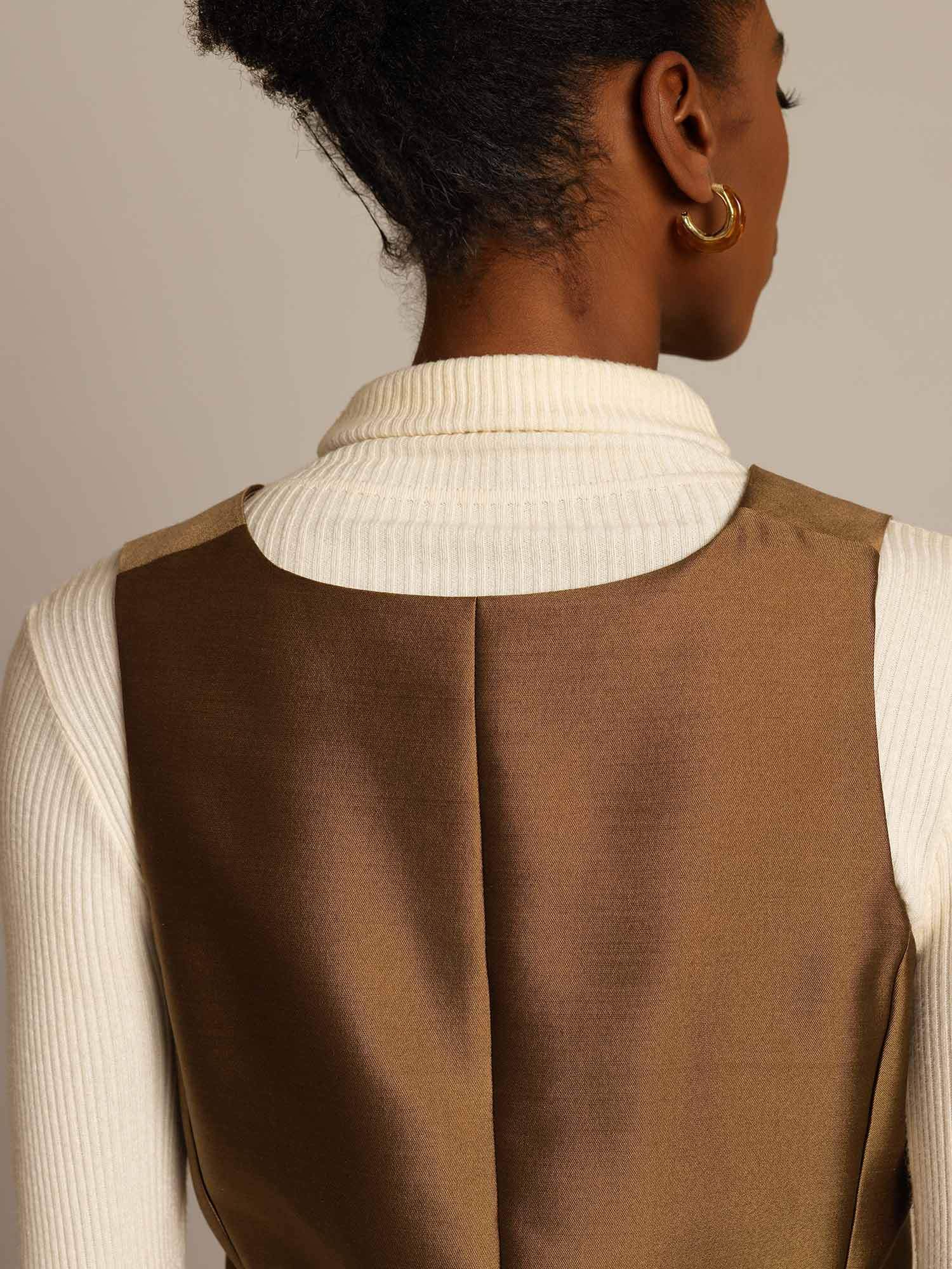 [Bronce] SilkSilky-ES 32Momme Silk-Wool Blend Cuello en V Chaleco Mujer 005,