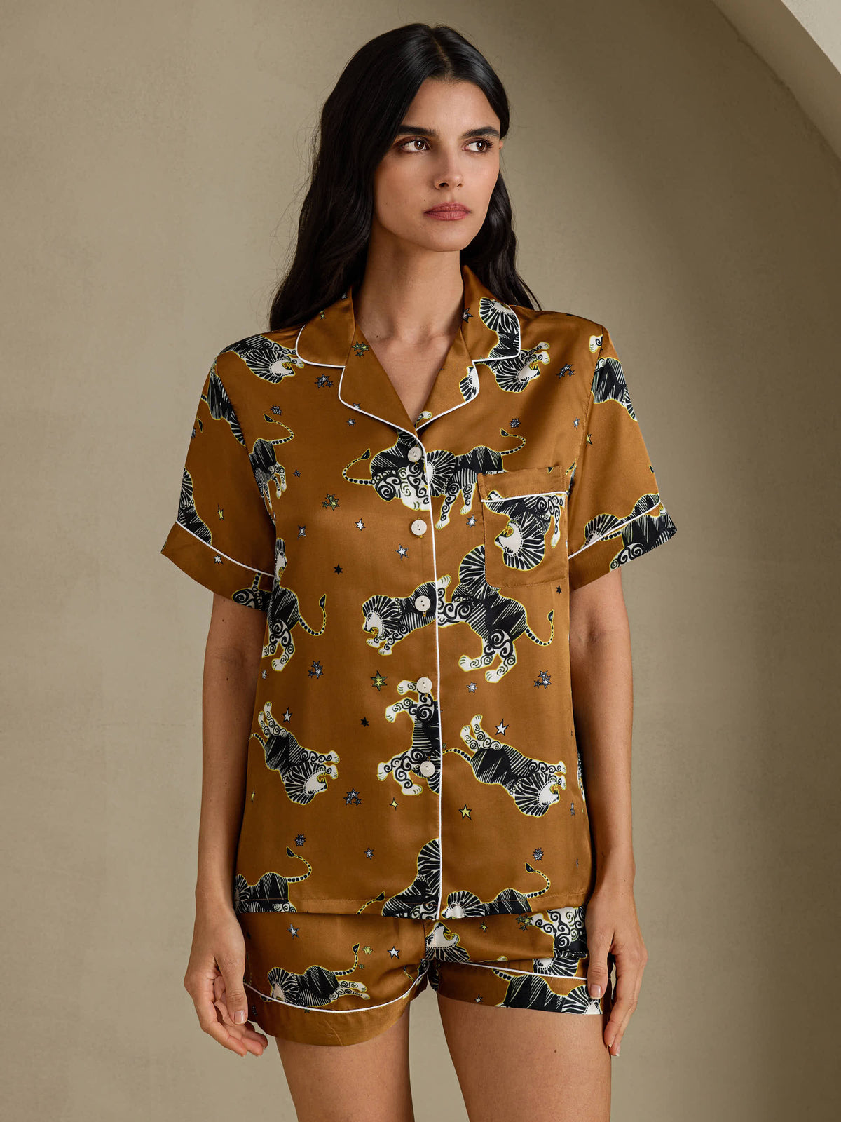 [León Marrón] SilkSilky-ES Short Sleeve Notch Collar Pijamas de mujer 001