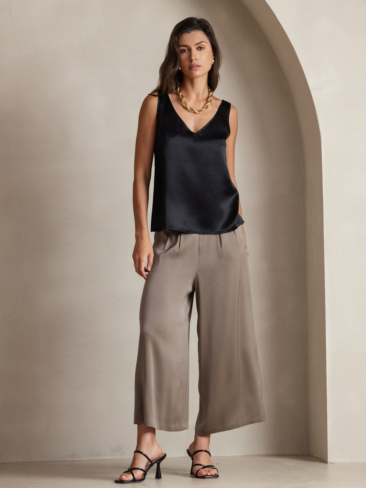 [Negro] SilkSilky-ES 19Momme Sin mangas Cuello en V Top de tirantes 001