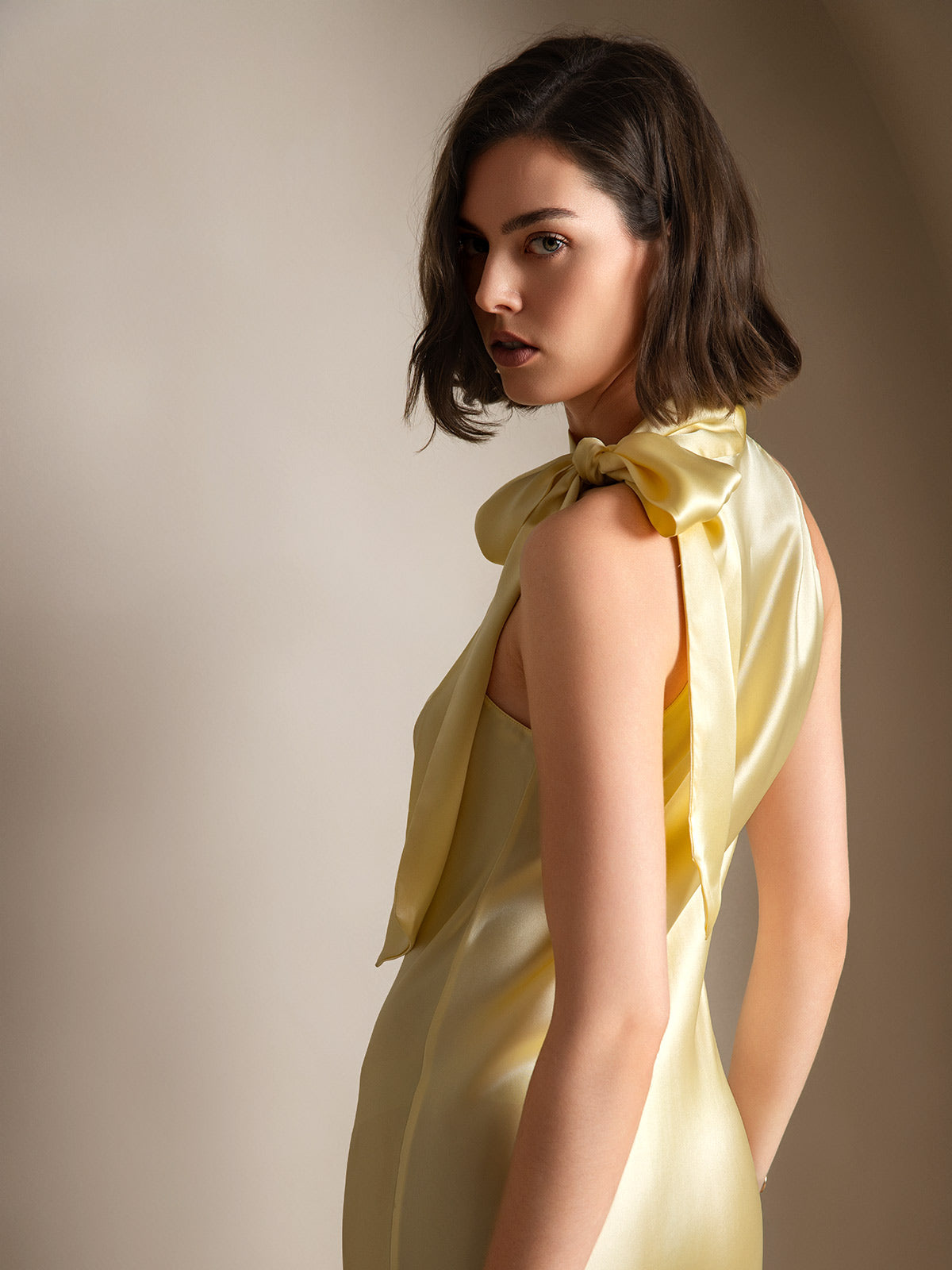 [Amarillo Claro] SilkSilky-ES 19Momme Stretch Silk Charmeuse Sleeveless Halter Vestido 002