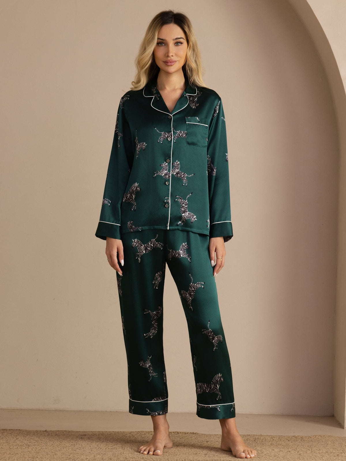 [Cebra Esmeralda] SilkSilky-ES Long Sleeve Lapel Collar Pijamas de mujer 001