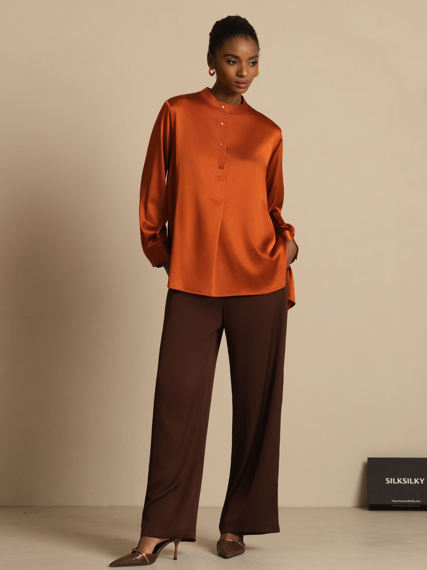 [Caramelo] SilkSilky-ES 19Momme Seda Manga larga Cuello Alto Blusa 006