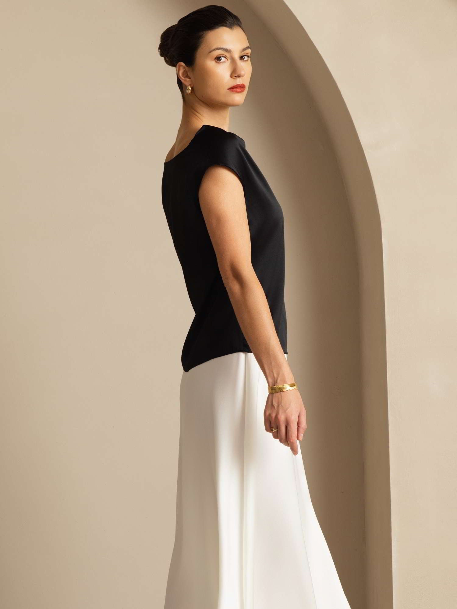 [Negro] SilkSilky-ES 19Momme Seda Sin mangas Womens T-Shirt 002