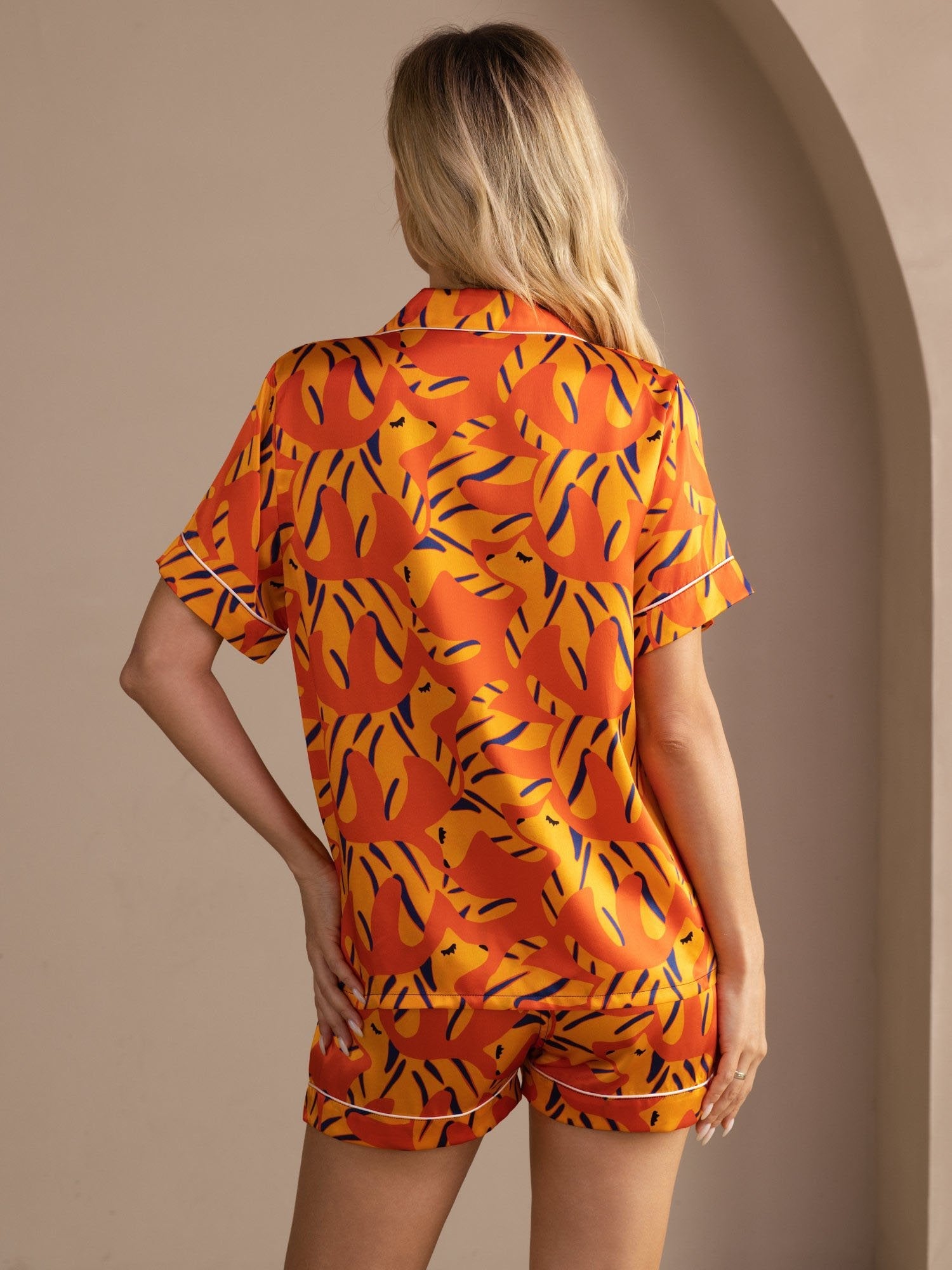 [Perro Naranja] SilkSilky-ES Short Sleeve Lapel Collar Pijamas de mujer 002