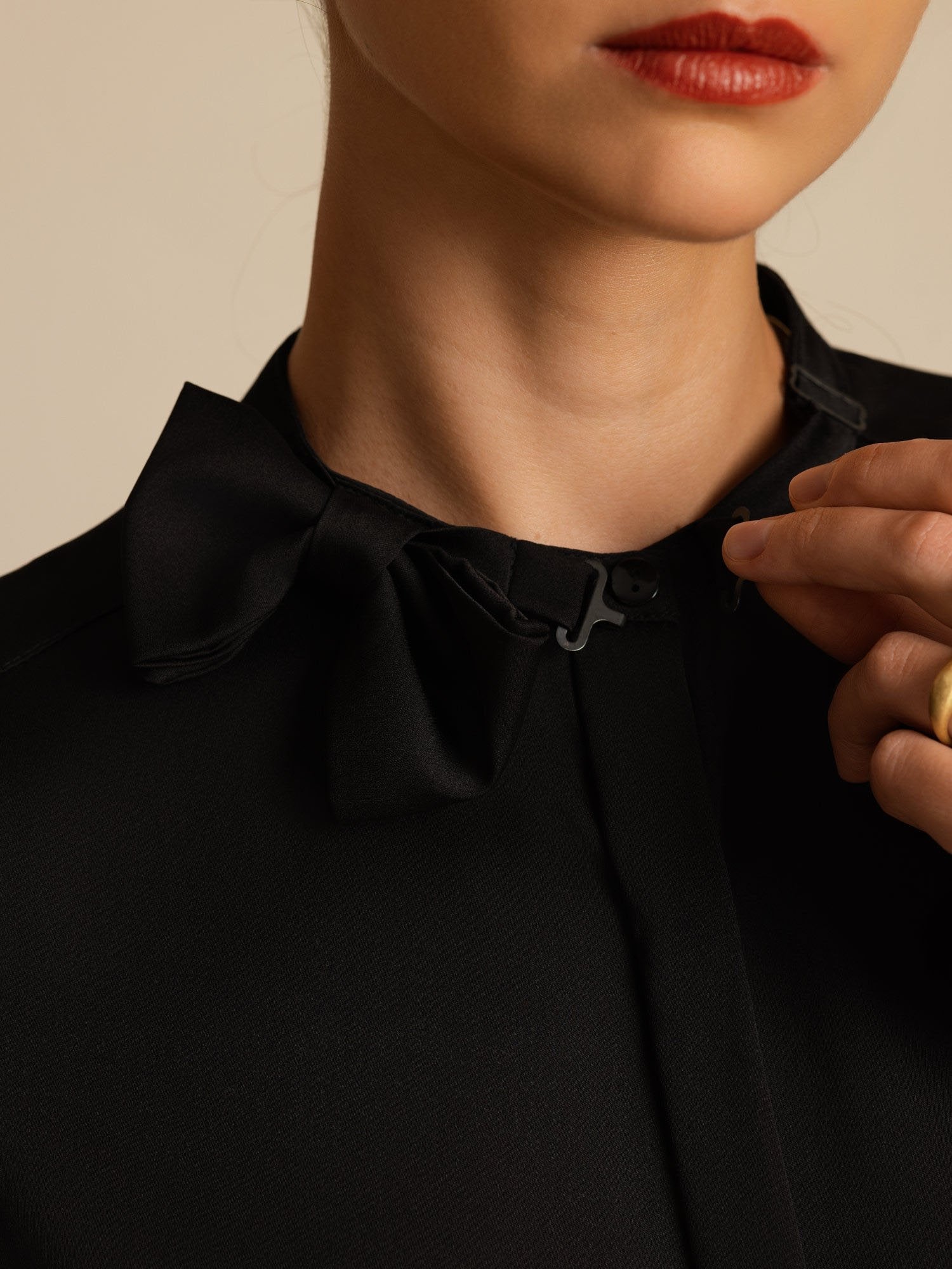 [Negro] SilkSilky-ES 19Momme Seda Manga larga Cuello Alto Blusa 005