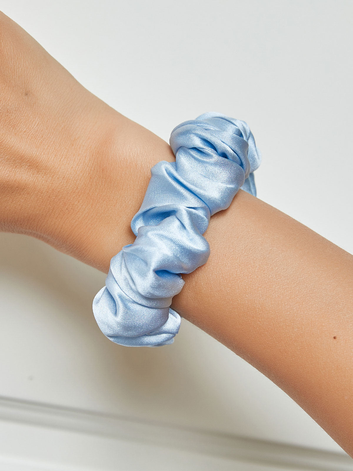 [Azul Claro] SilkSilky-ES 19Momme Seda Pura Scrunchie 001