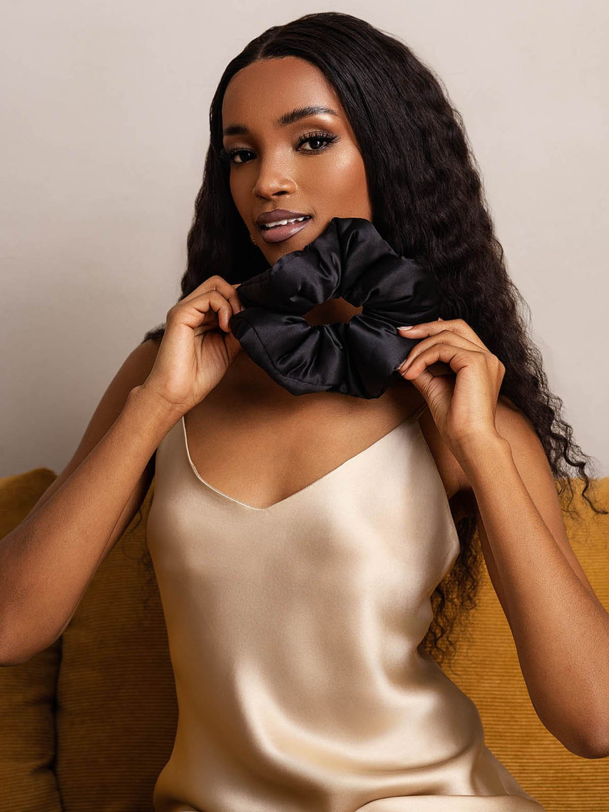 [Negro] SilkSilky-ES Seda Scrunchie 003