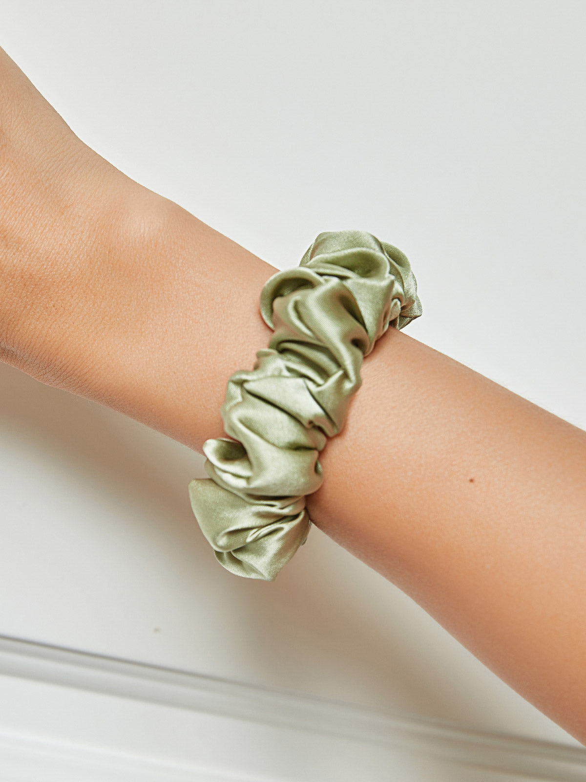 [Menta Verde] SilkSilky-ES 19Momme Seda Pura Scrunchie 001