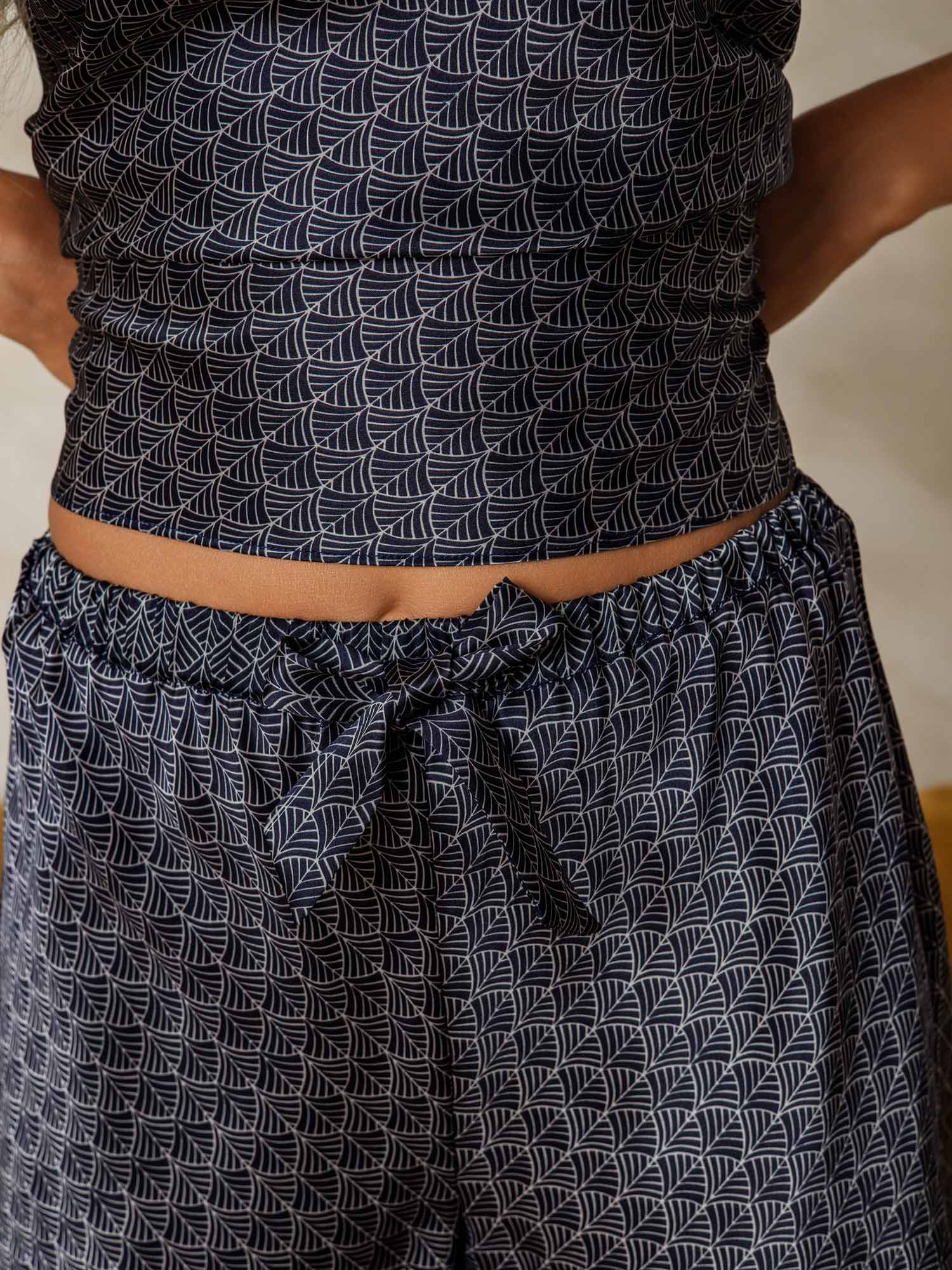 [Ginkgo Azul Marino] SilkSilky-ES Seda Pura Cuello en V Conjunto de tirantes 006