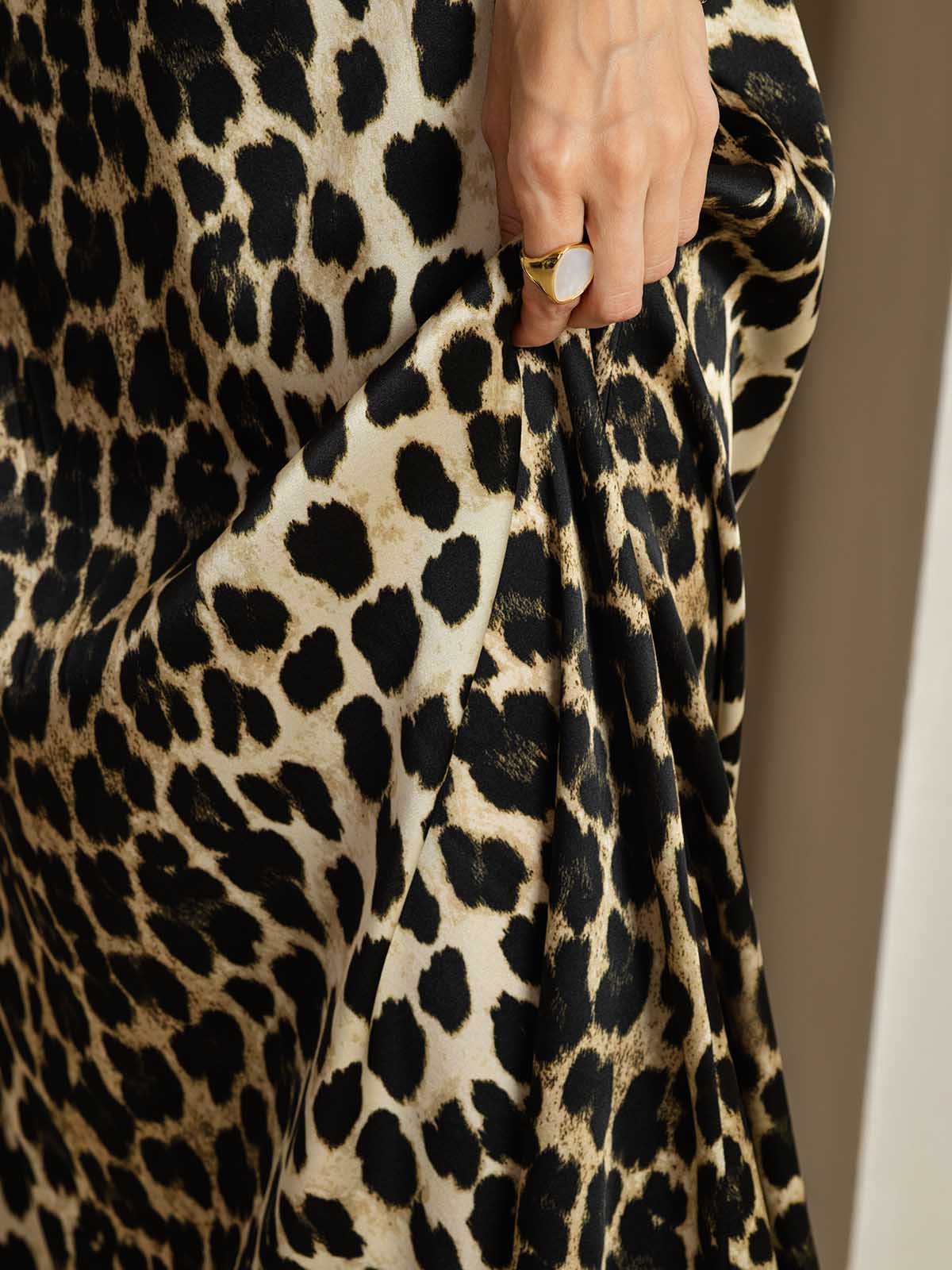 [Leopardo] SilkSilky-ES 19Momme Seda Dress 005