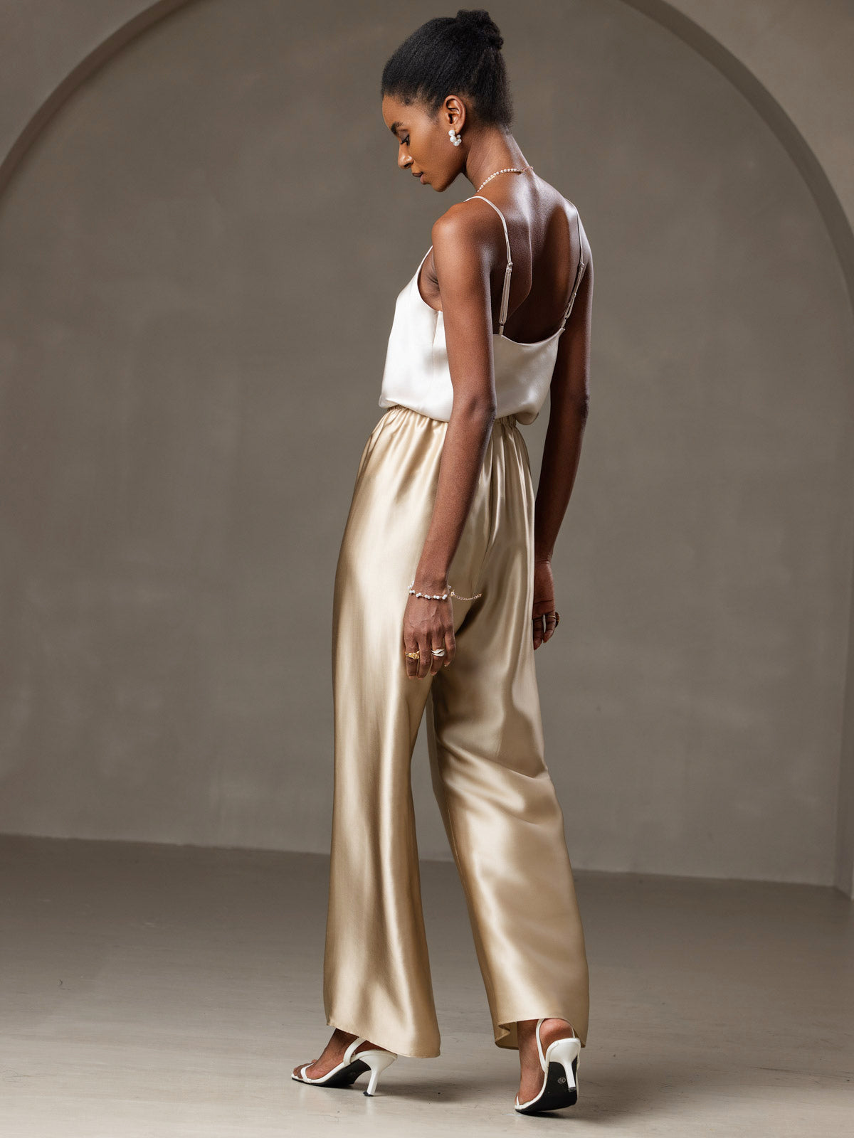[Beige] SilkSilky-ES Seda Pura Cuello en V Top de tirantes 004