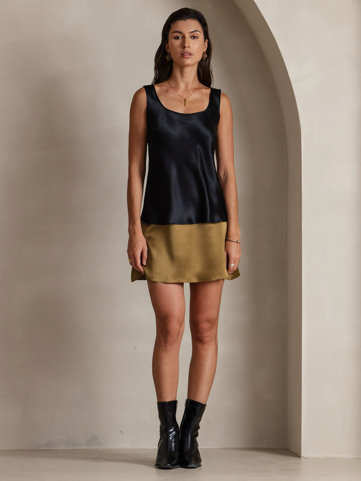 [Negro] SilkSilky-ES 19Momme Sin mangas Escote Cuchara Top de tirantes 001