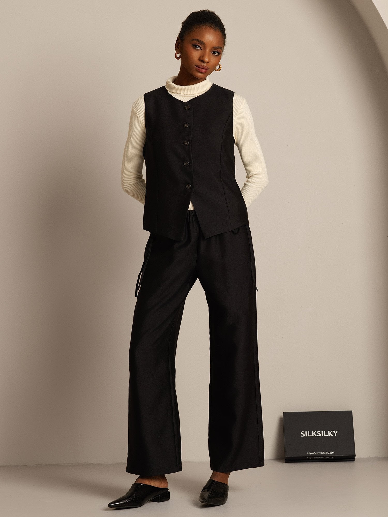 [Negro] SilkSilky-ES 32Momme Silk-Wool Blend Womens Vest 006,