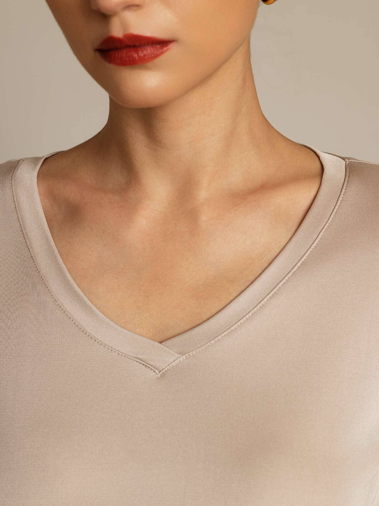 [CaquiClaro] SilkSilky-ES Seda Pura Cuello en V Camisetas de Mujer 004