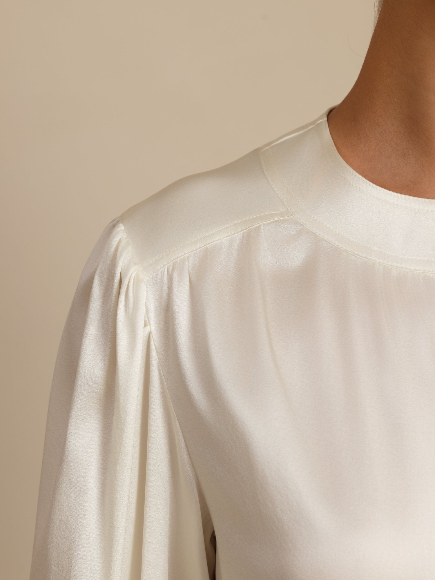 [Blanco] SilkSilky-ES 19Momme Long Sleeve Round Neck Blusa 004