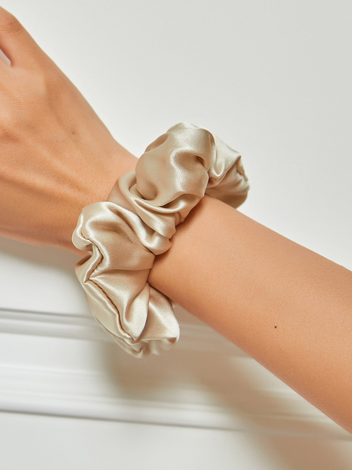 [Beige] SilkSilky-ES 19Momme Scrunchie 004