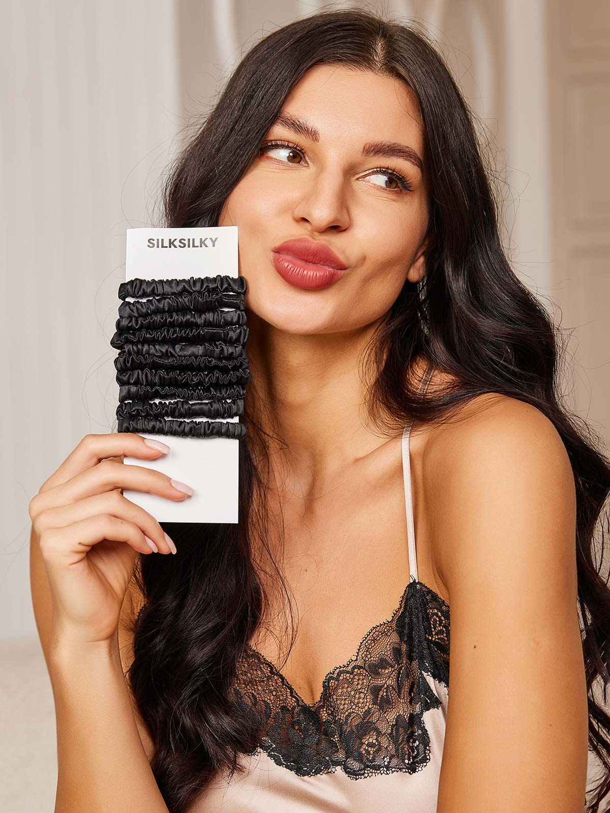 [Negro] SilkSilky-ES 19Momme Scrunchie 001