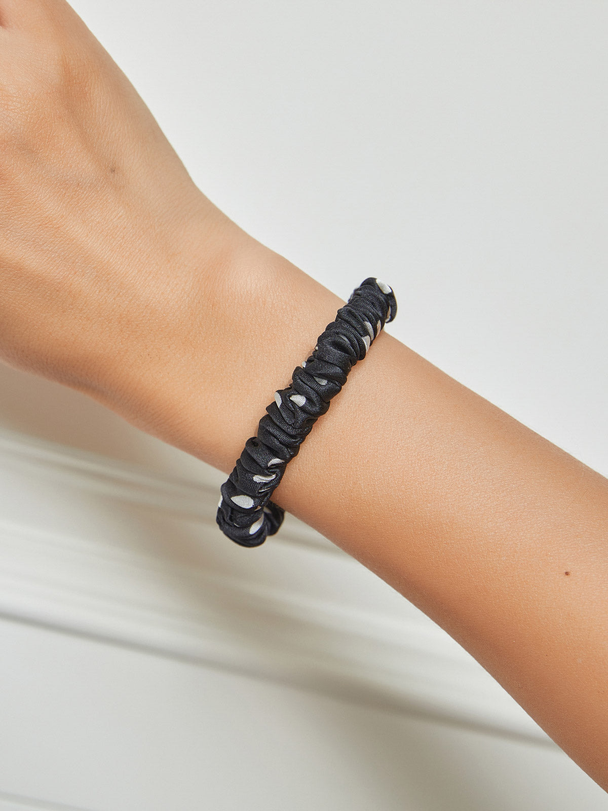 [Negro] SilkSilky-ES Scrunchie 001