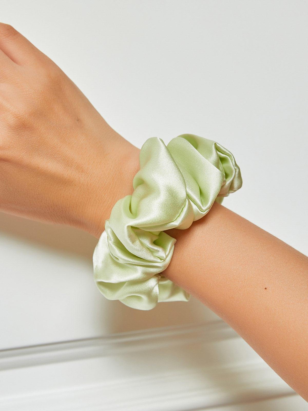 [Verde Claro] SilkSilky-ES 19Momme Scrunchie 001