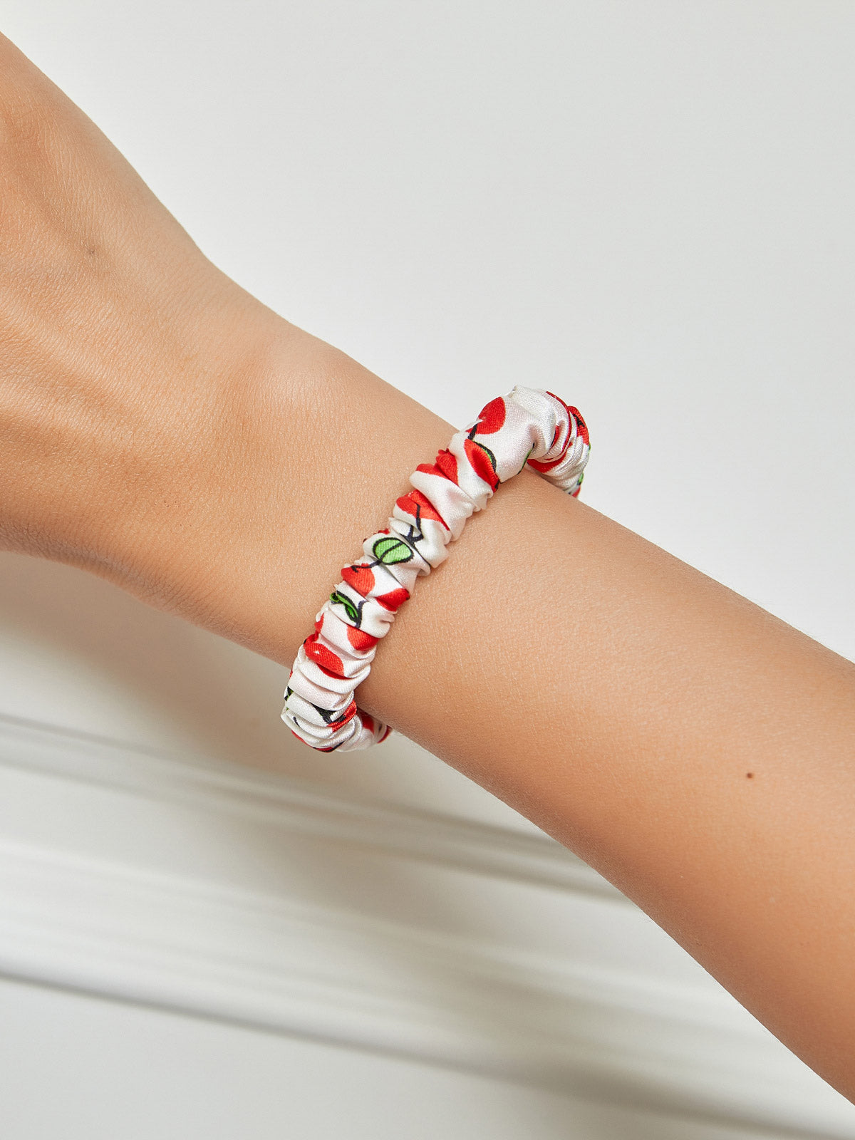 [Rojo] SilkSilky-ES Scrunchie 001