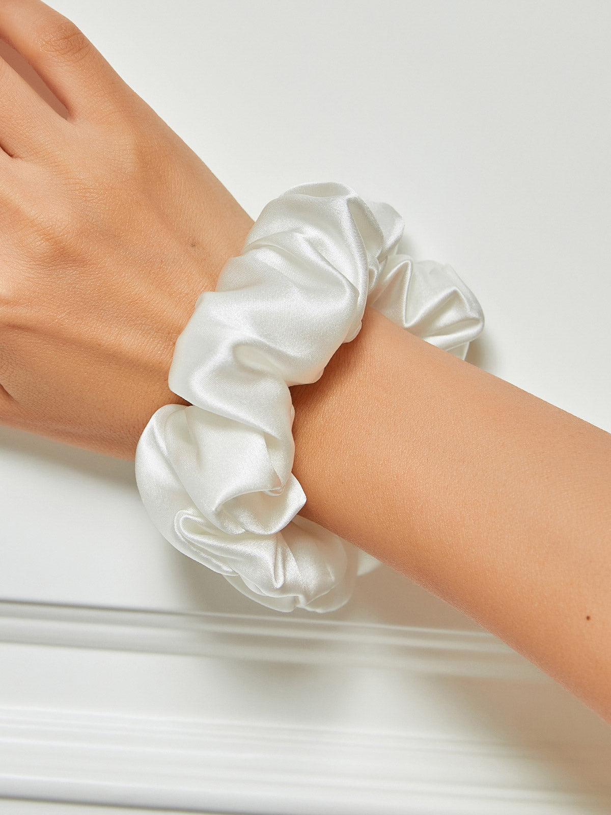 [Blanco] SilkSilky-ES 19Momme Scrunchie 001