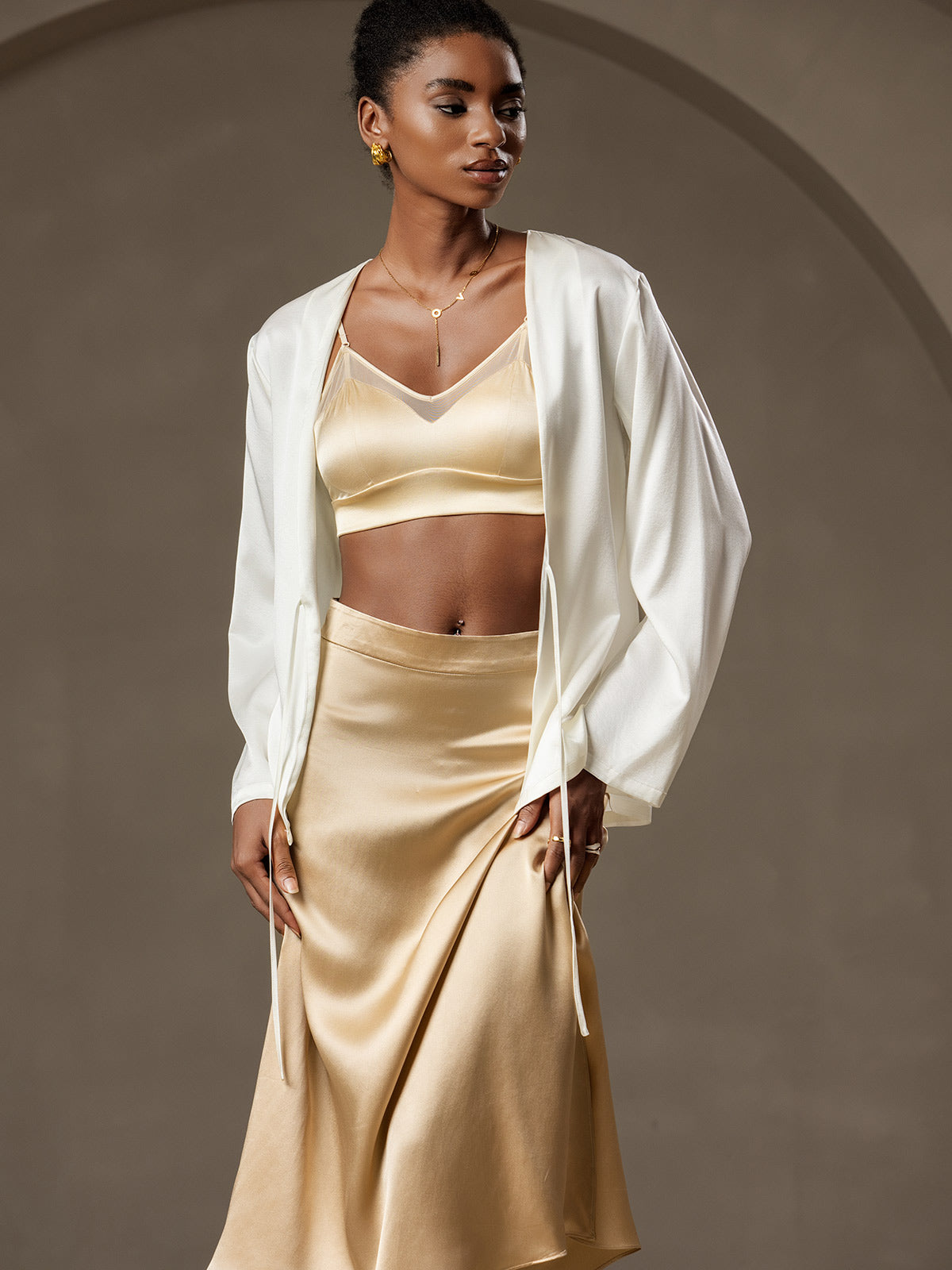 [Blanco] SilkSilky-ES 19Momme Seda Manga larga Womens Outerwear 001