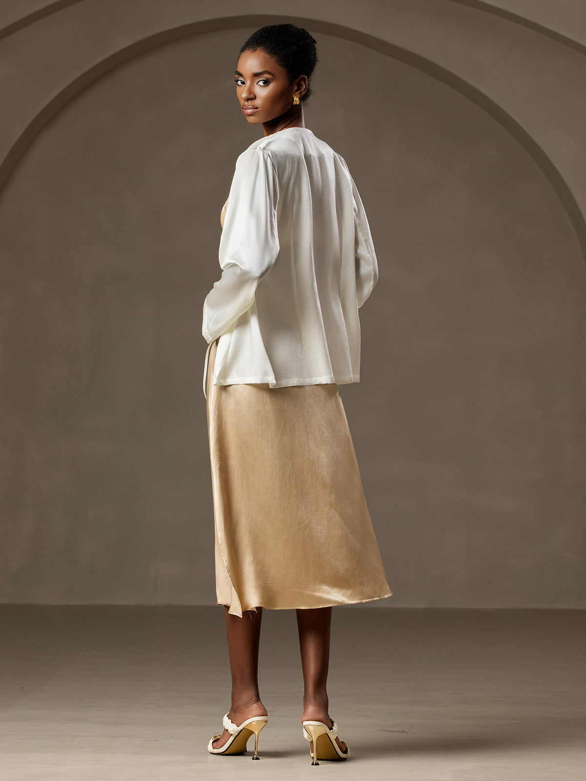 [Blanco] SilkSilky-ES 19Momme Seda Manga larga Womens Outerwear 002