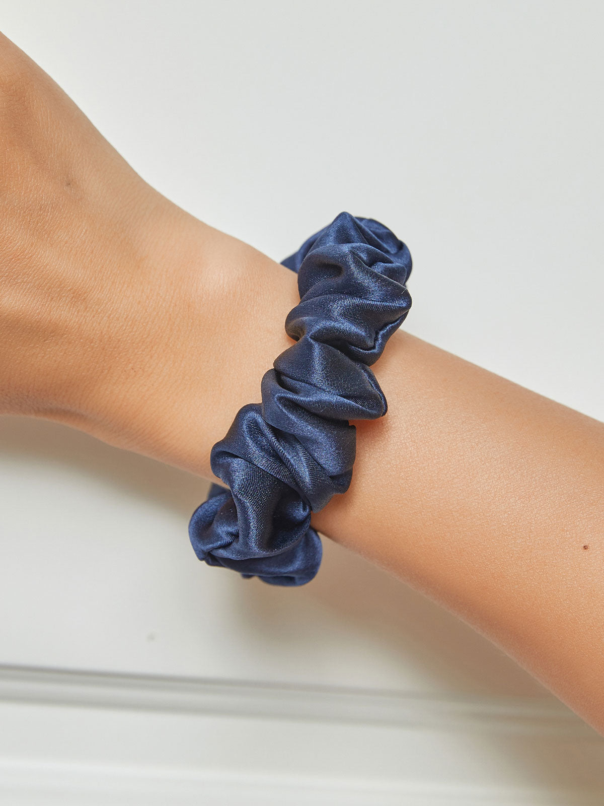 [Azul Oscuro] SilkSilky-ES 19Momme Seda Pura Scrunchie 001