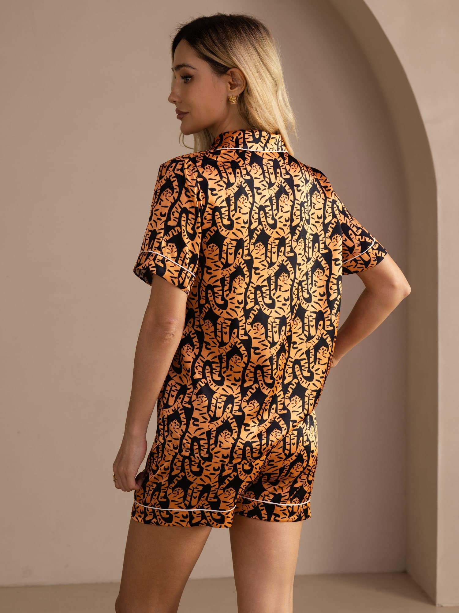 [Tigre Negro] SilkSilky-ES Short Sleeve Lapel Collar Pijamas de mujer 002