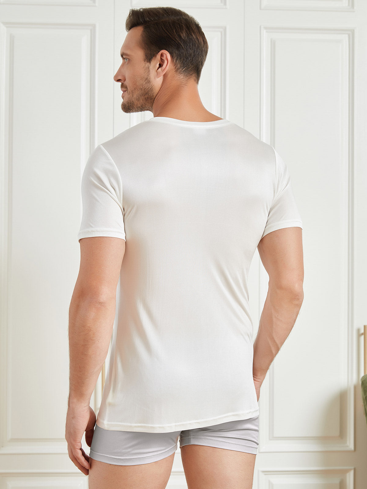 SilkSilky-ES Tejido de seda Manga corta Cuello en V Camiseta de hombre Blanco 002