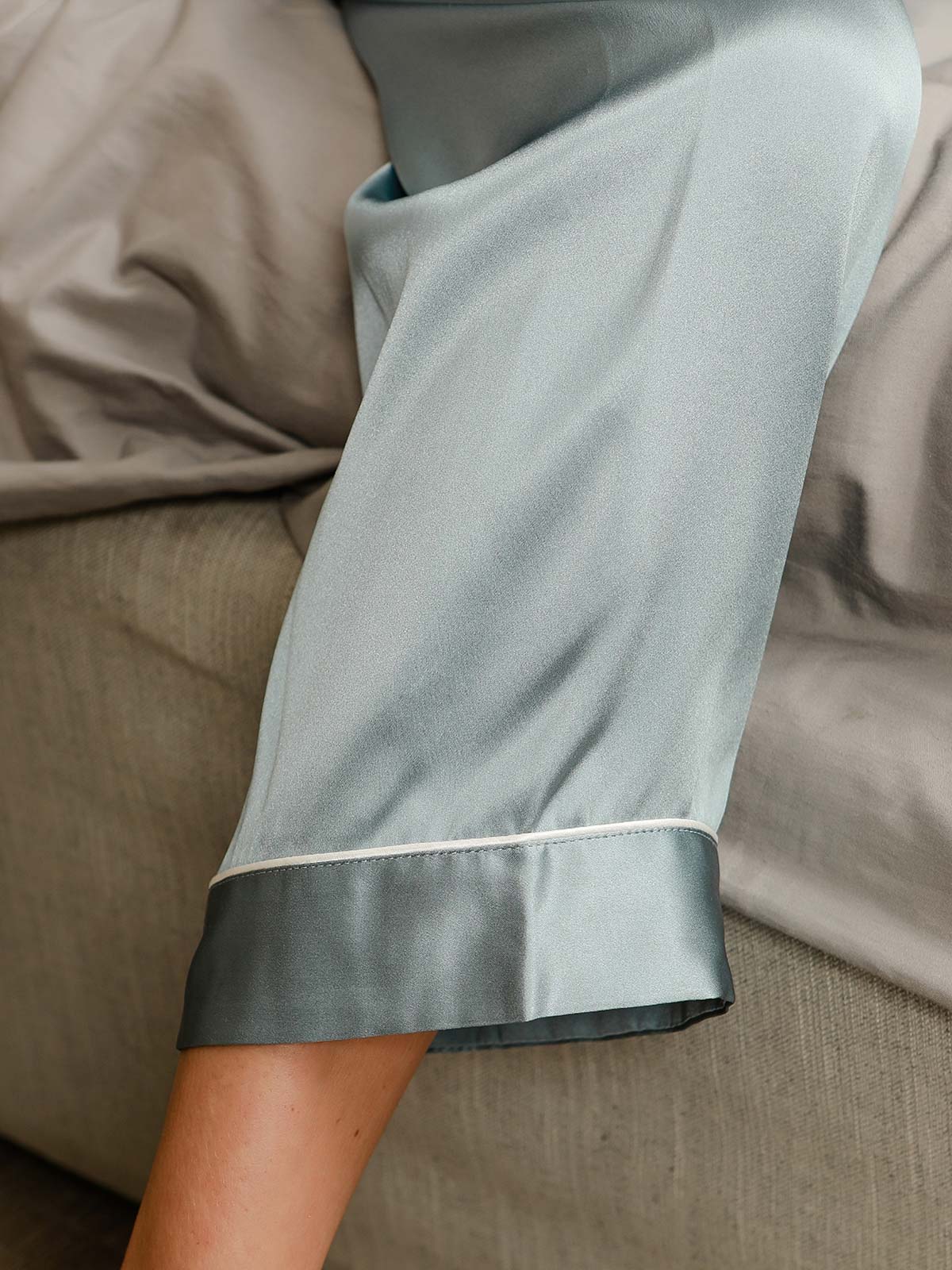 SilkSilky-ES Seda Pura Manga larga Solapa Pijamas de mujer AzulClaro 004