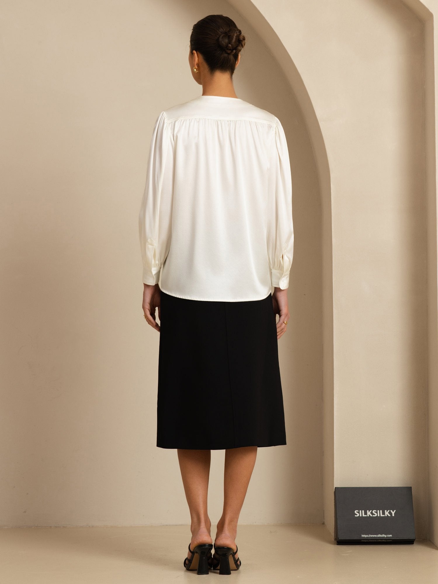 [Blanco] SilkSilky-ES 19Momme Long Sleeve Round Neck Blusa 002