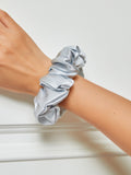 SilkSilky ES 19Momme Seda Pura Scrunchie Plata 001