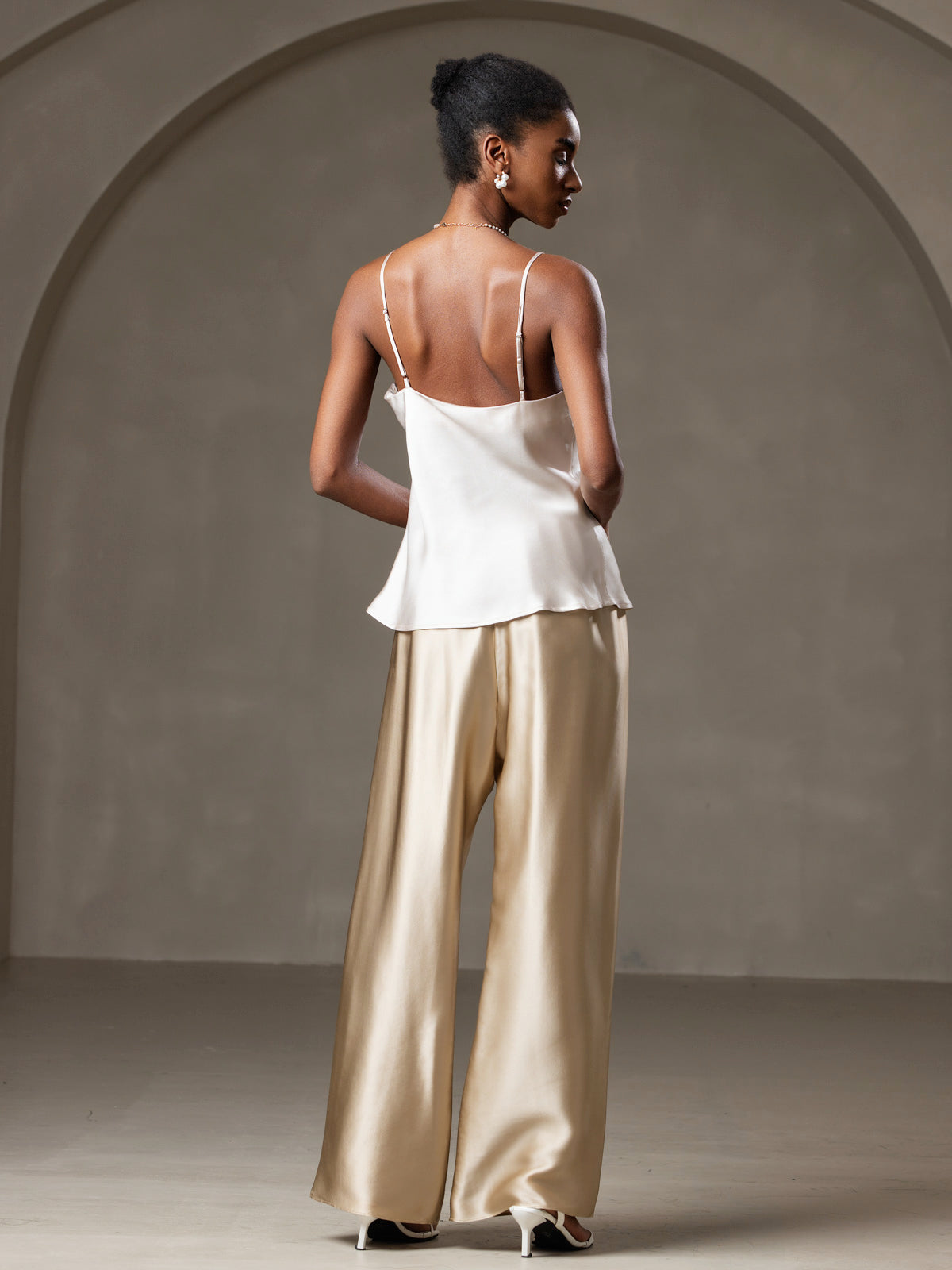 [Beige] SilkSilky-ES Seda Pura Cuello en V Top de tirantes 002