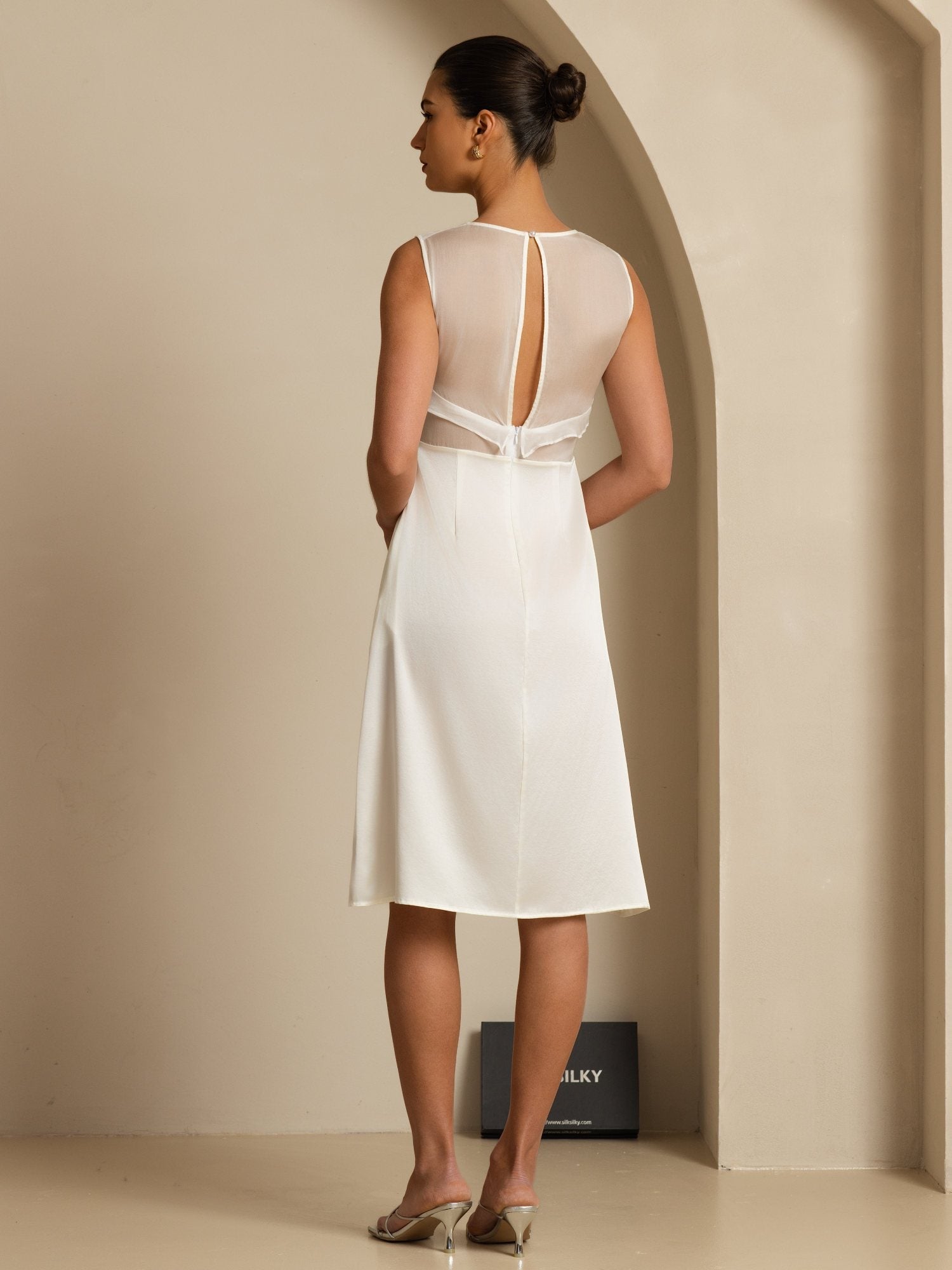 [Blanco] SilkSilky-ES Sleeveless Illusion Neck Vestido 002