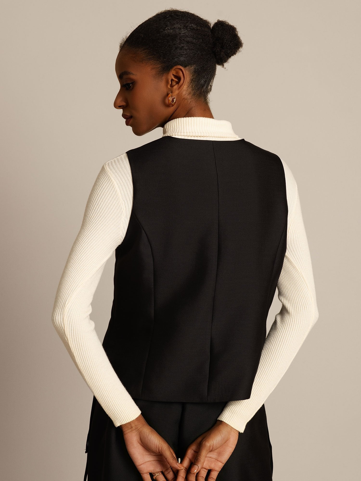 [Negro] SilkSilky-ES 32Momme Silk-Wool Blend Womens Vest 002,