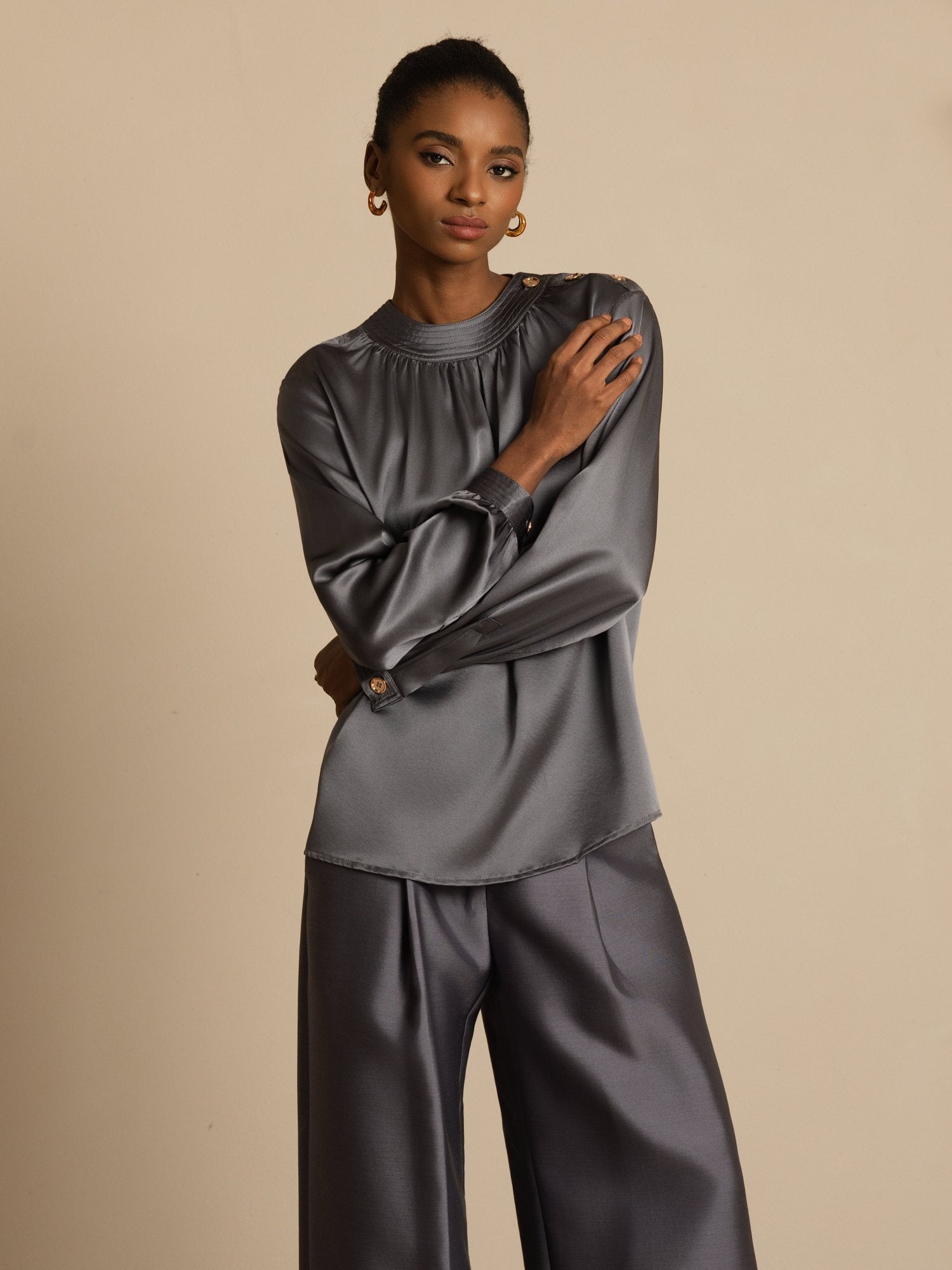 [GrisOscuro] SilkSilky-ES 19Momme Seda Manga larga Cuello Redondo Blusa 005